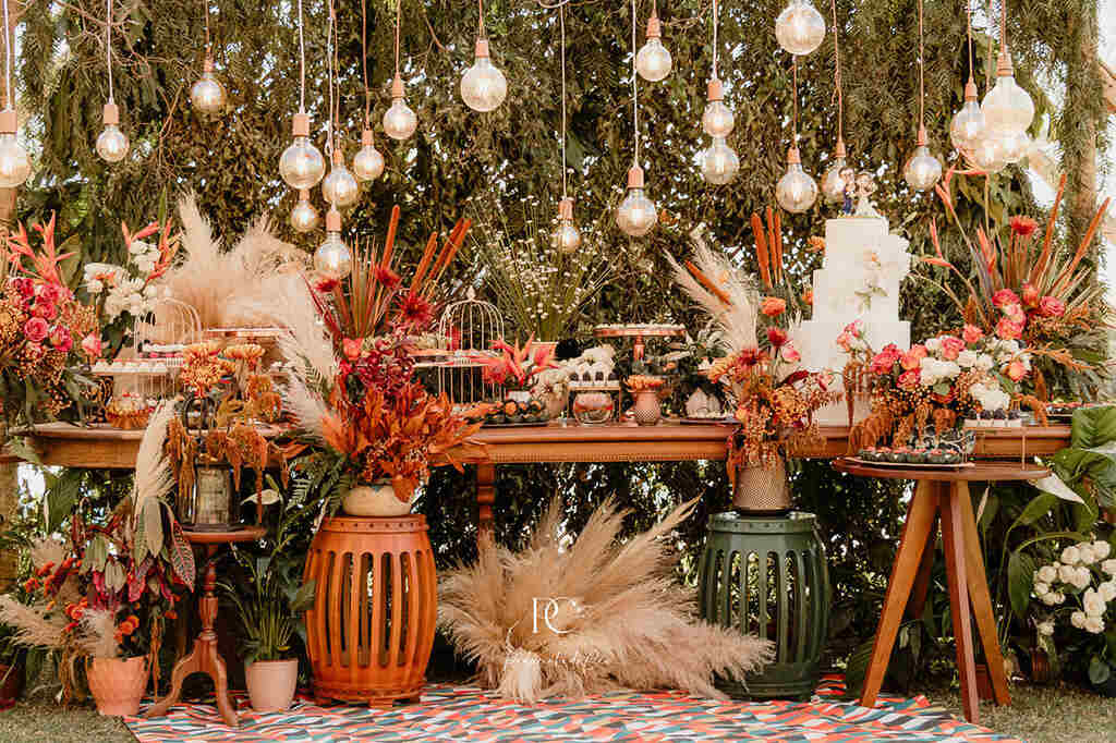 Organização de casamento?>